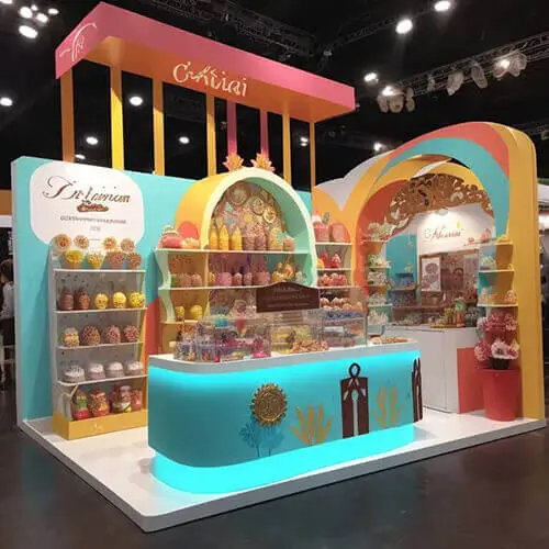 Stand modular con mostrador e iluminación LED